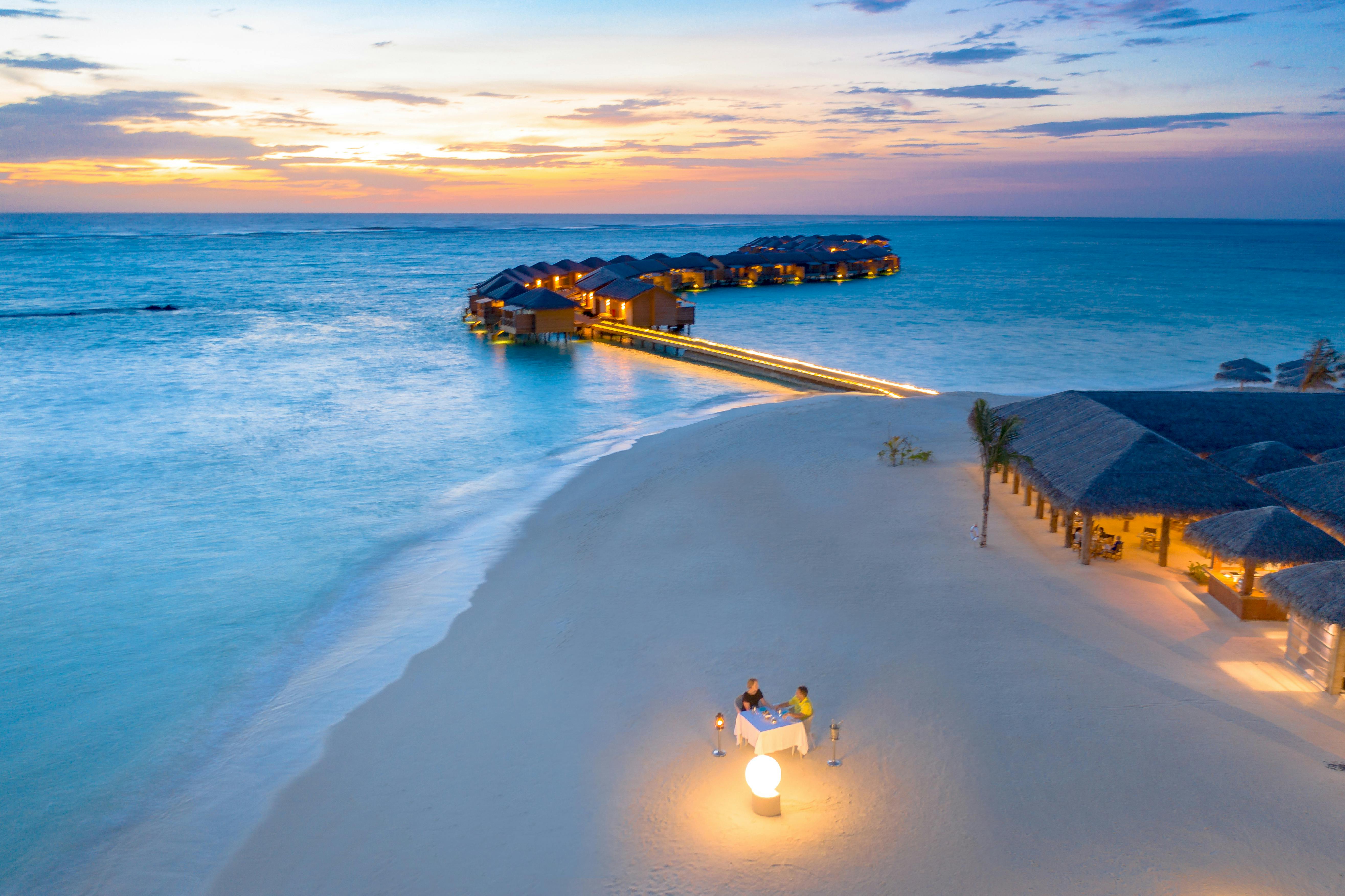 Maldives luxury dinner on the beach
